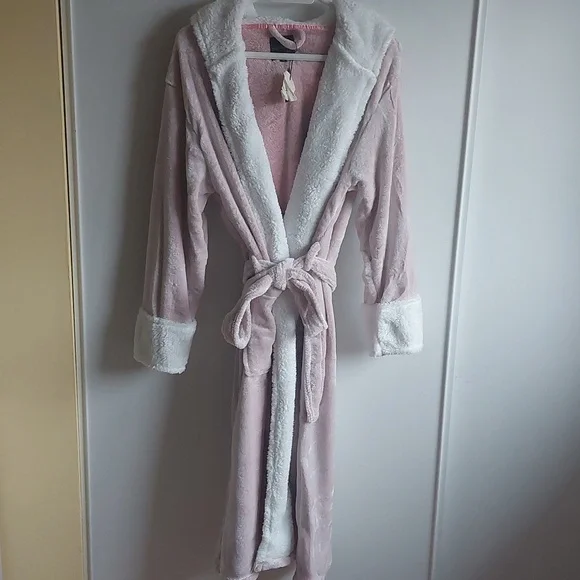 New Pink Medium Robe - Picture 1 of 7